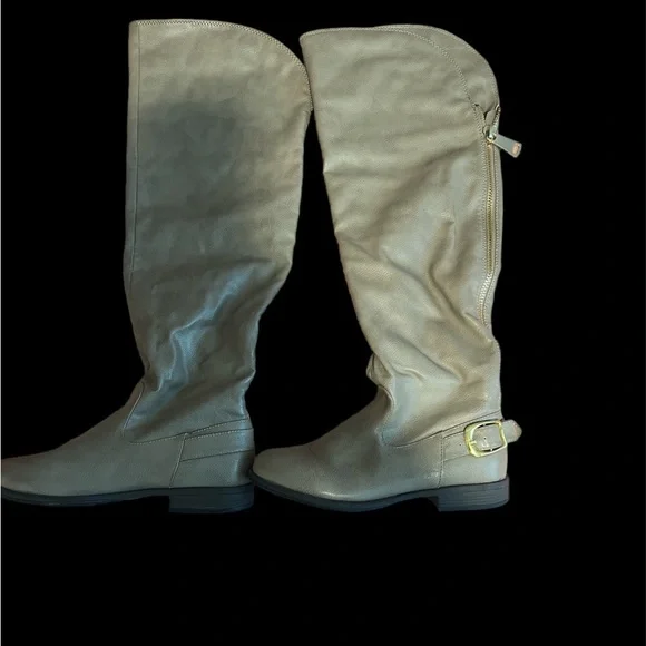 Boot - Picture 2 of 2